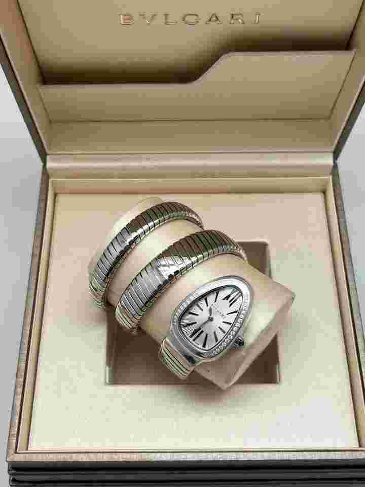 Bulgari Serpenti
                           
                                 Tubogas 35mm Stainless Steel Diamond-Set Bezel White Dial 101910