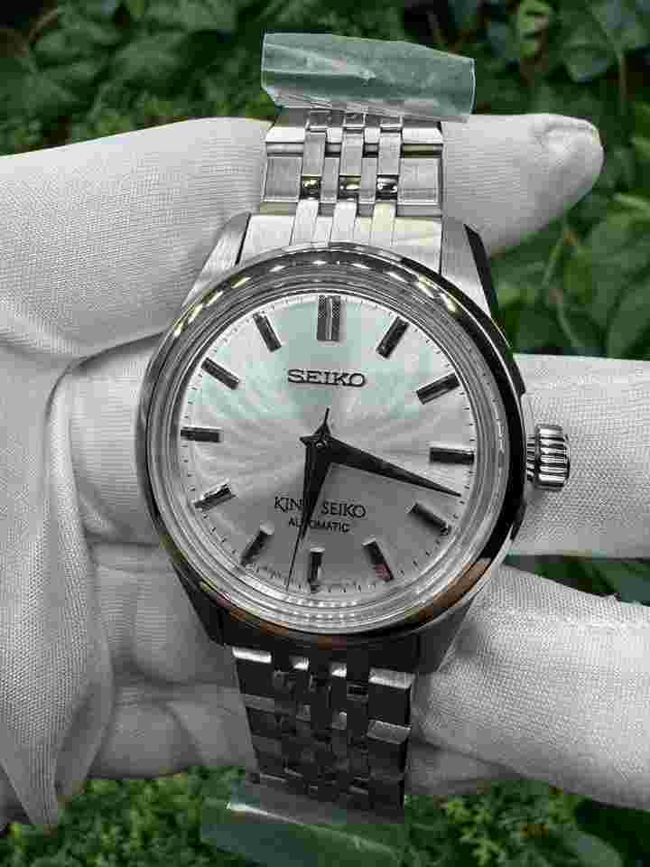Seiko
Automatic King Seiko Brushed Sliver 43.6mm SPB279