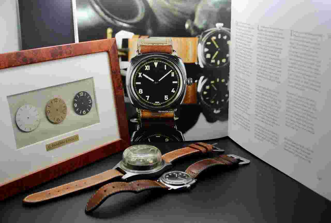 Panerai
                           
                                 Vintage Panerai Rolex Kampfschwimmer 3646 California Dial 1944. Compass + 3 Dial + Book.