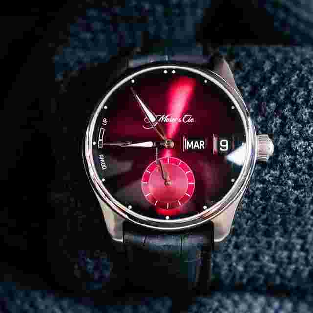 H.Moser & Cie.
                           
                                 PIONEER PERPETUAL
