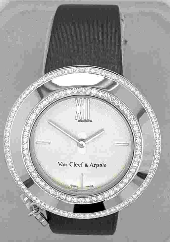 Van Cleef & Arpels Charms
                           
                                 Unworn Charms 32mm 18K White Gold Factory Diamonds Rotating Charm BOX PAPERS ARM95200