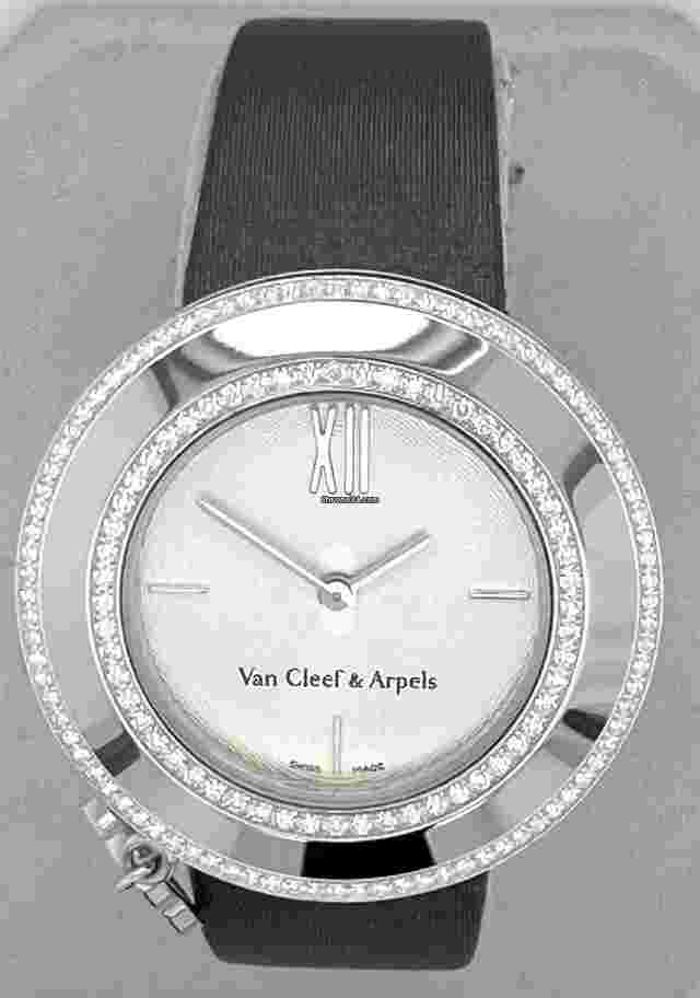 Van Cleef & Arpels Charms
                           
                                 Unworn Charms 32mm 18K White Gold Factory Diamonds Rotating Charm BOX PAPERS ARM95200