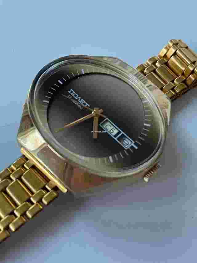 Poljot
                           
                                 Calendar Day/Date Gold Capped Screw Down Back Vintage Made in Soviet Union USSR