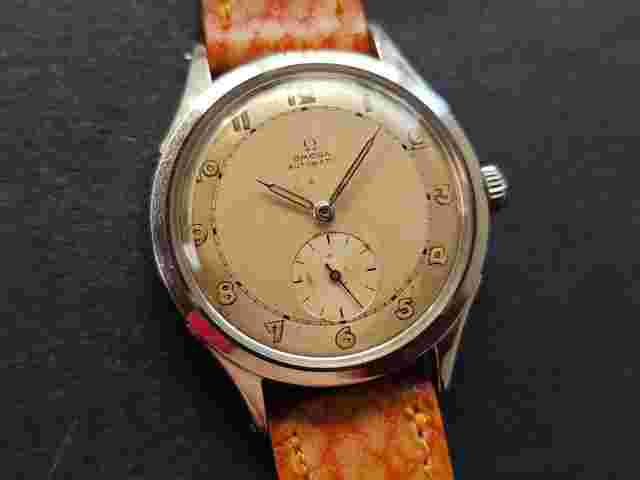 Omega Bumper
                           
                                 Automatic 1947s 35 mm Oryginal ref. C2583-4 cal.332 dial bi-color