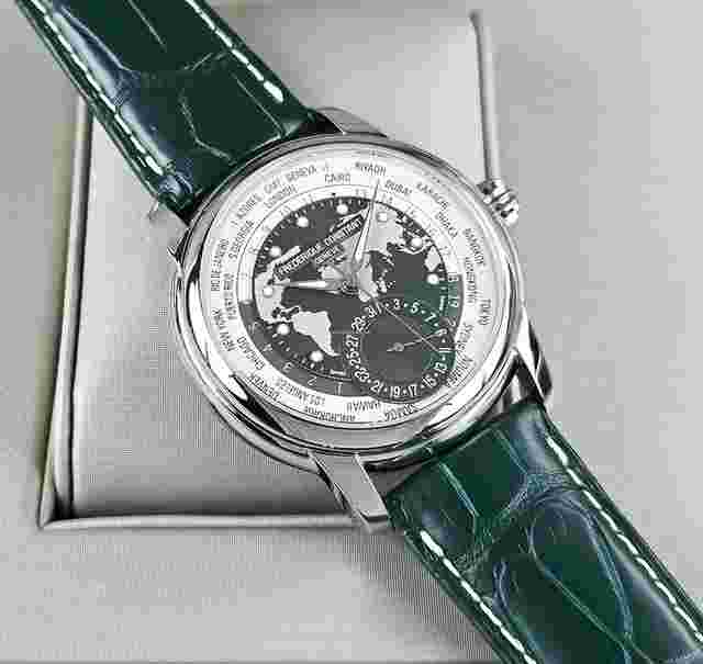 Frederique Constant Manufacture Worldtimer
                           
                                 42mm Green Dial Steel Green Leather Strap Limited Edition 718 pcs