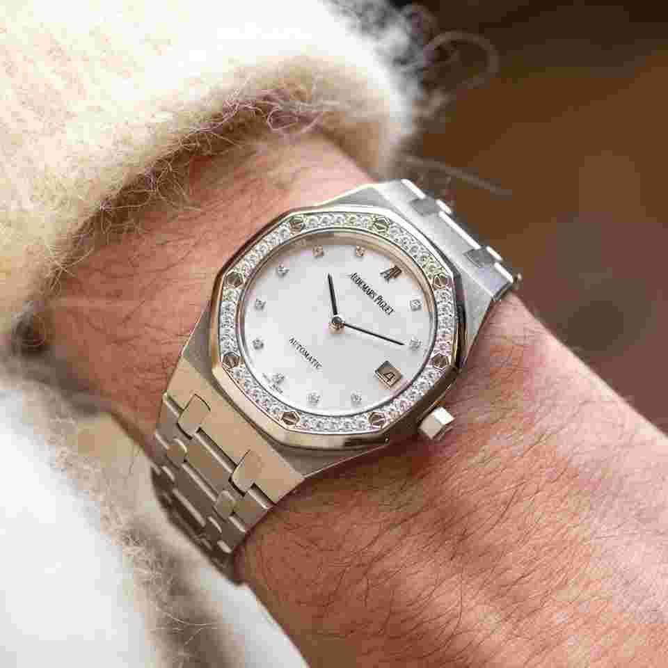 Audemars Piguet Royal Oak
                           
                                 14813BC Factory Mother of Pearl & Diamonds - Extract from the Archives