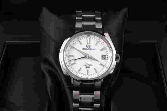 Grand Seiko Heritage Collection
                           
                                 55th Anniversary Hi-Beat Titanium Box/Papers SBGJ255G