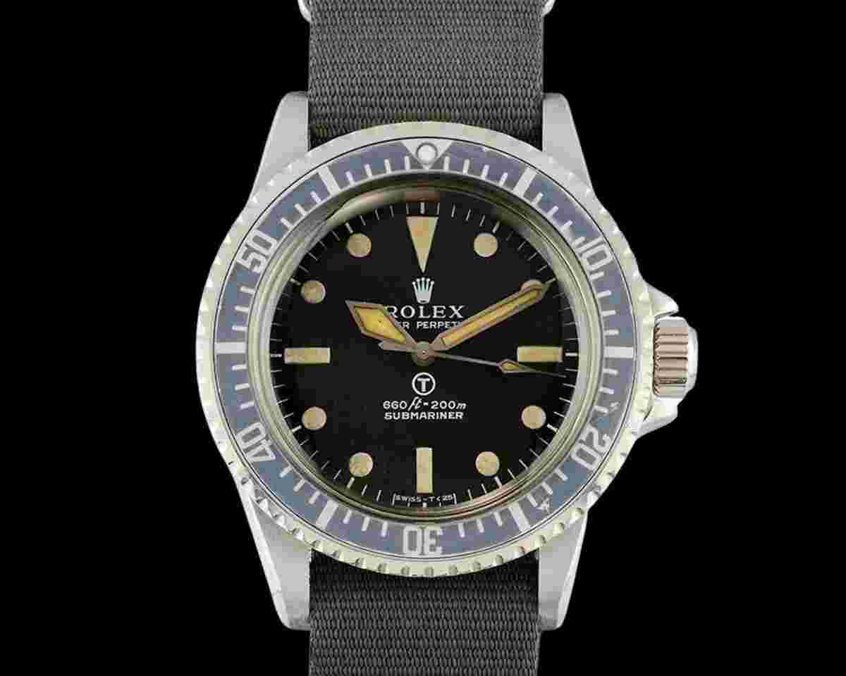 Rolex Submariner (No Date)
                           
                                 5513 Milsub From 1972 with Rolex Service