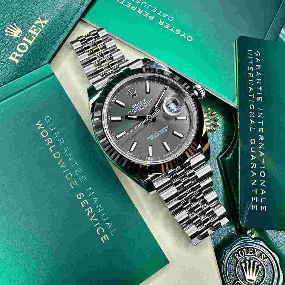 Rolex Datejust 41
Unworn | Unsized | In stock | 2023 | Rhodium Dial Datejust Jubilee 41mm | 126334