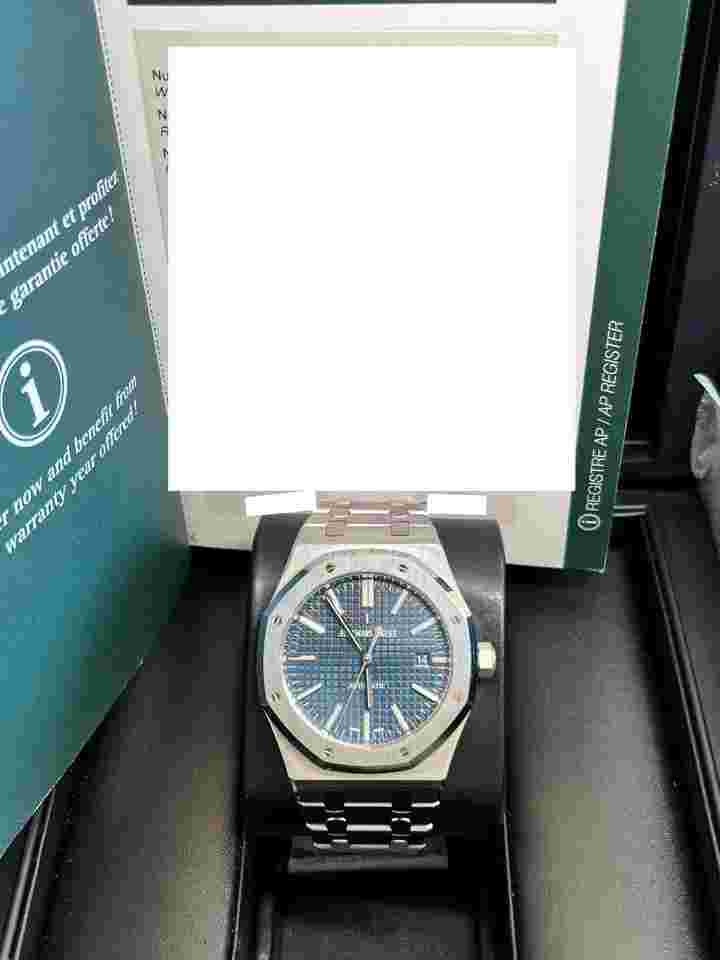 Audemars Piguet Royal Oak Selfwinding
Pre-owned Royal Oak Blue Dial 15400ST