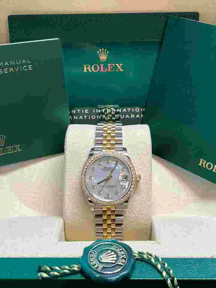 Rolex Datejust
Pre-owned Two Tone Yellow Gold Datejust 31mm MOP (Mother of Pearl) Dial Diamond Bezel 278383RBR