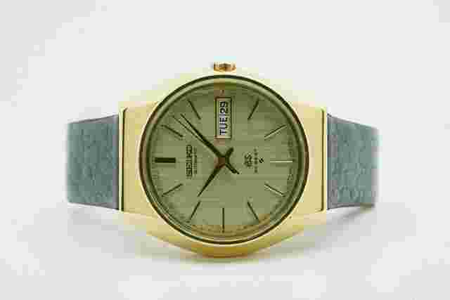 Grand Seiko
                           
                                 HI Beat 5646-8000 5646 18K Gold Vintage Date 10139
