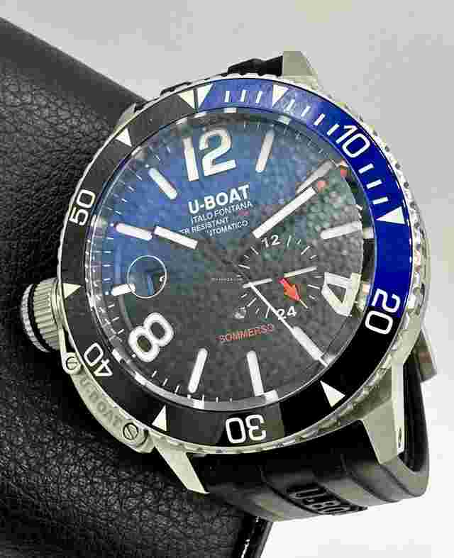 U-Boat
                           
                                 SOMMERSO 9519 Ceramic Blue GMT Steel SWISS AUTOMATIC 46MM 300M DIVER