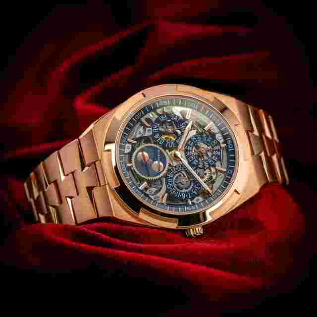 Vacheron Constantin Overseas
                           
                                 Perpetual Calendar Ultra-Thin Skeleton 4300V/220R-B642