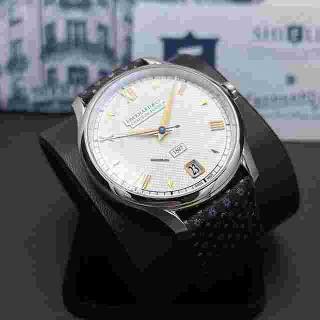 Eberhard & Co.
                           
                                 1887 Remontage Manuel