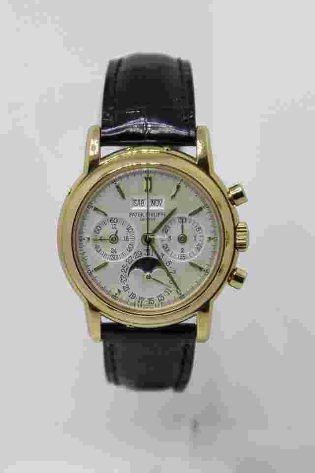 Patek Philippe Perpetual Calendar Chronograph
                           
                                 Moonphase 3970E
