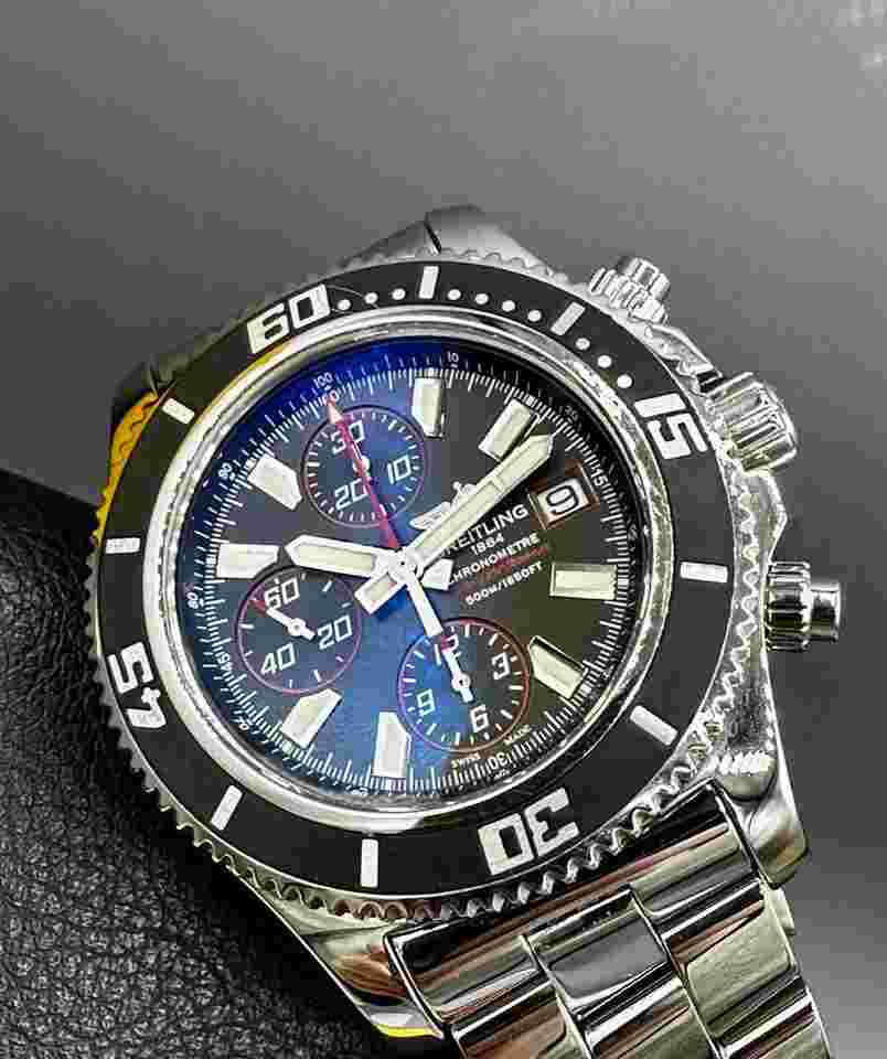 Breitling Superocean
II CHRONOGRAPH 44MM DIVER A13341 SWISS AUTOMATIC BLACK/RED
