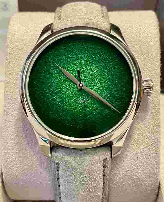 H.Moser & Cie. Endeavour
                           
                                 Centre Seconds Concept Lime Green