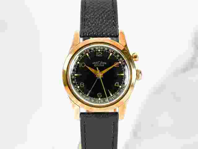 Vulcain Cricket
                           
                                 14k yellow gold - black gilt dial