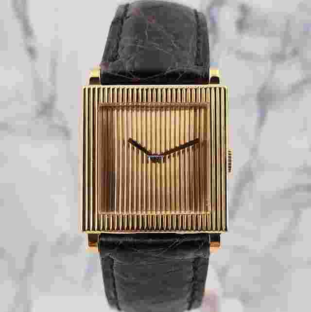 Boucheron
                           
                                 Boucheron Carrée Manual winding 1975 Yellow gold Good