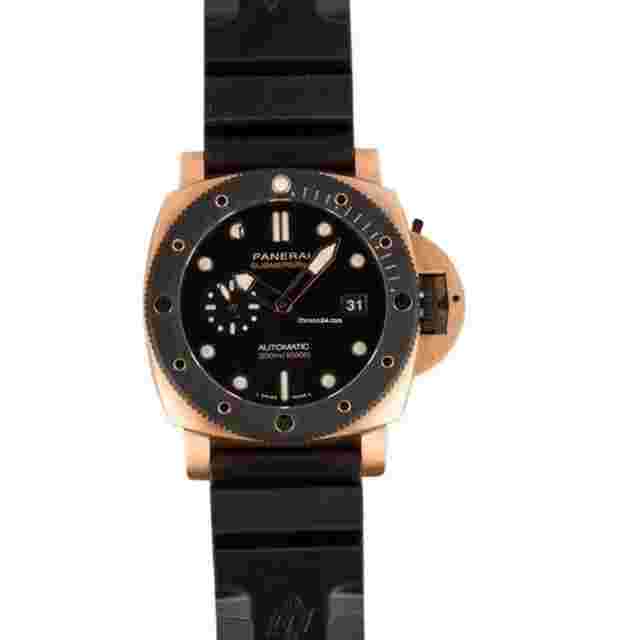 Panerai Submersible
                           
                                 QuarantaQuattro Goldtech Orocarbo Men’s Watch PAM02070