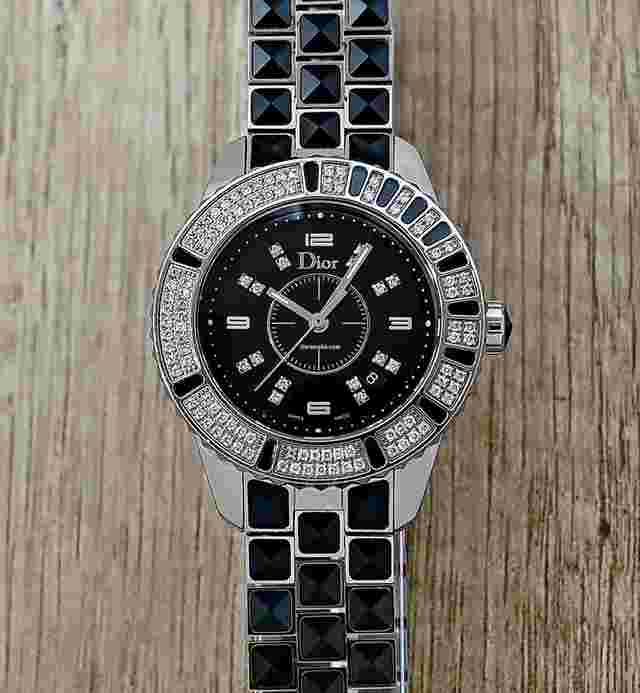 Dior Christal
                           
                                 33mm Medium 113 Diamonds Black Dial Full Set