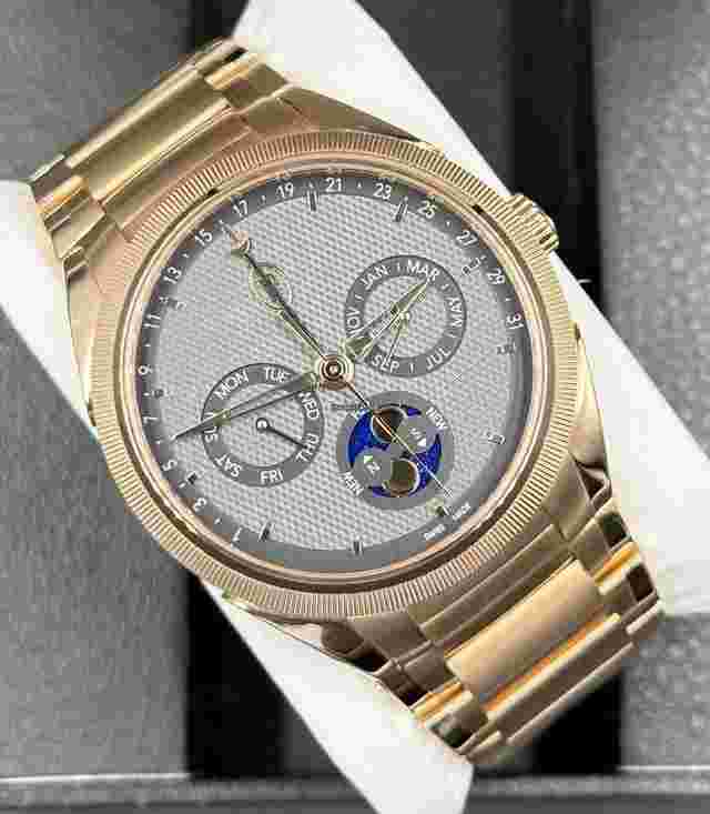 Parmigiani Fleurier Tonda
                           
                                 Pf Annual Calendar