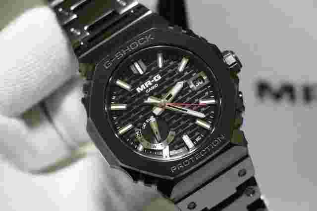 Casio G-Shock
                           
                                 MR-G MRG-B2100B-1AJR Radio Wave Solar