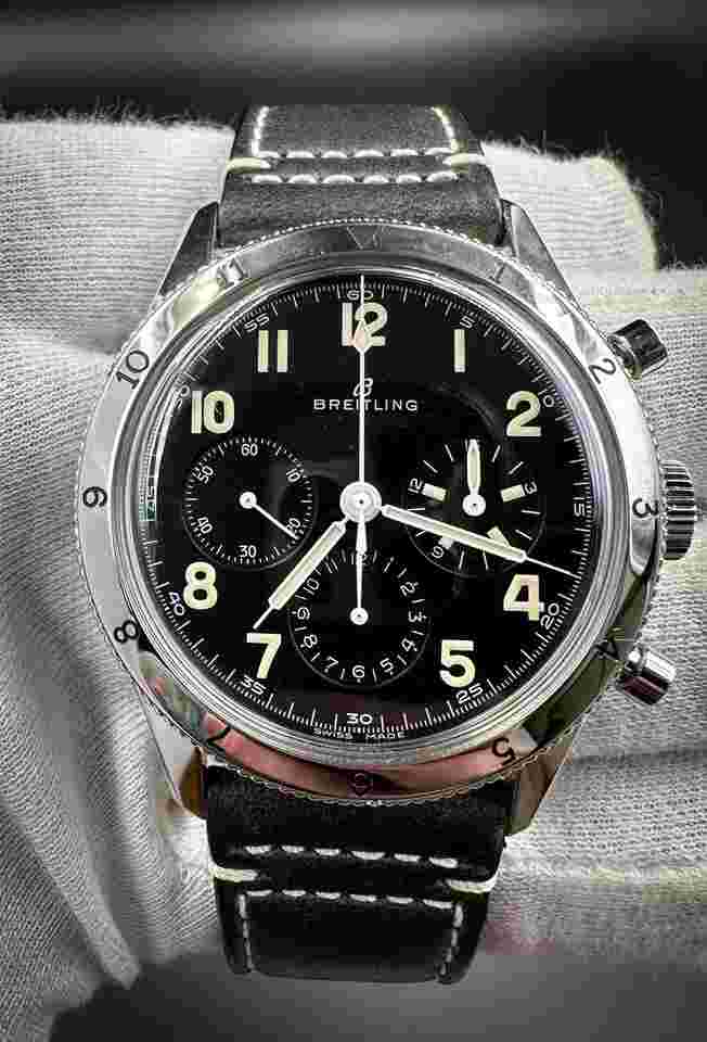 Breitling
AVI 765 Re-Edition
