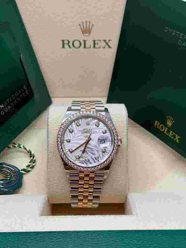 Rolex Datejust 36
2023 Palm Diamond Dial Diamond Bezel Two Tone Rose Gold Jubilee