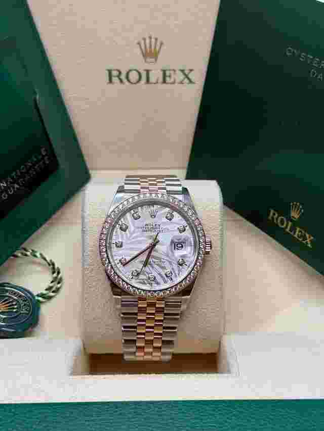 Rolex Datejust 36
                           
                                 2023 Palm Diamond Dial Diamond Bezel Two Tone Rose Gold Jubilee