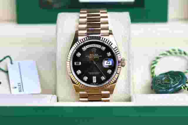 Rolex Day-Date 36
                           
                                 2021 ROLEX 128235 Daydate 36mm Chocolate Ombre Diamond Dial with Box & Papers