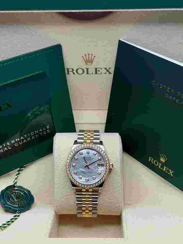 Rolex Datejust 31
Mother of Pearl Diamond Dial Two Tone Yellow Gold Diamond Bezel Jubliee