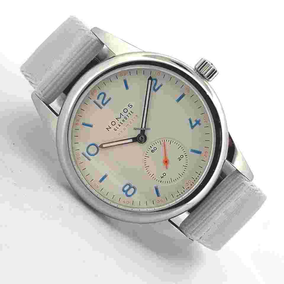 NOMOS Club Neomatik
                           
                                 740