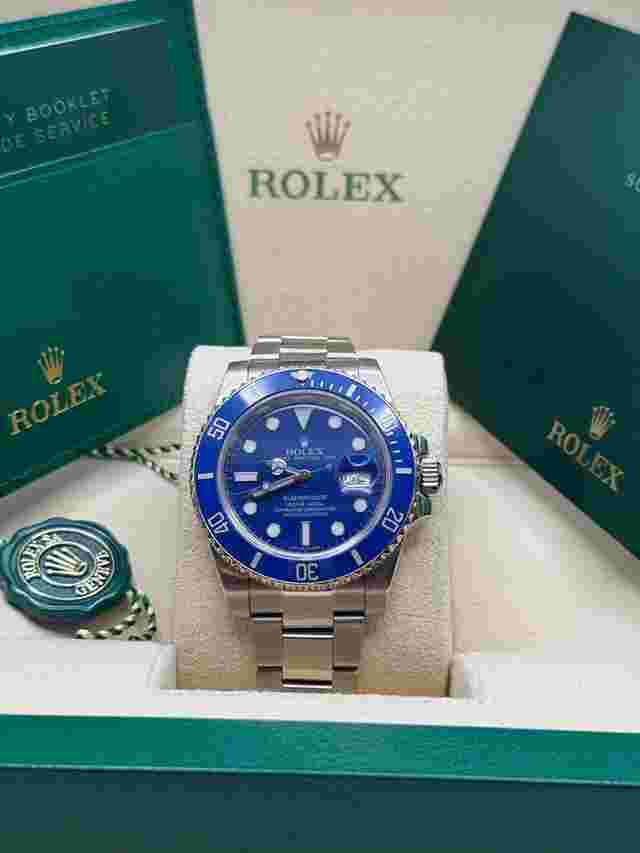 Rolex Submariner Date
                           
                                 "Smurf" White Gold Oyster Bracelet Blue Dial Blue Ceramic Bezel