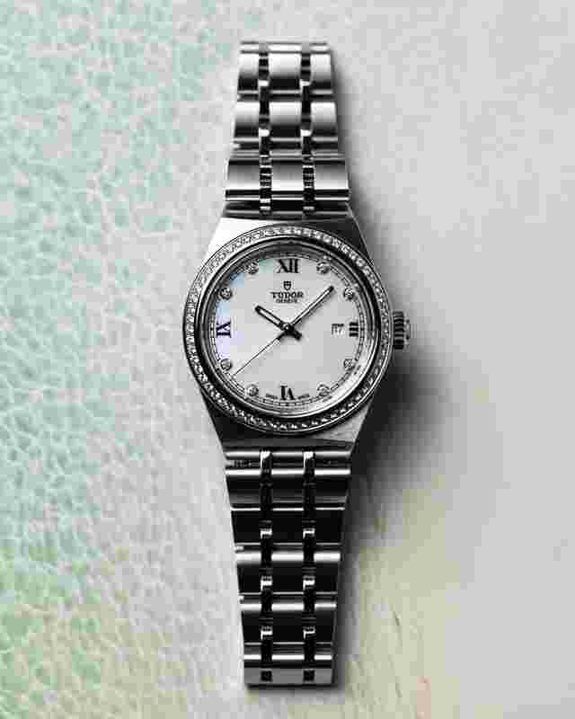 Tudor Royal
                           
                                 28mm Diamond Bezel Mother of Pearl Dial M28230-0001