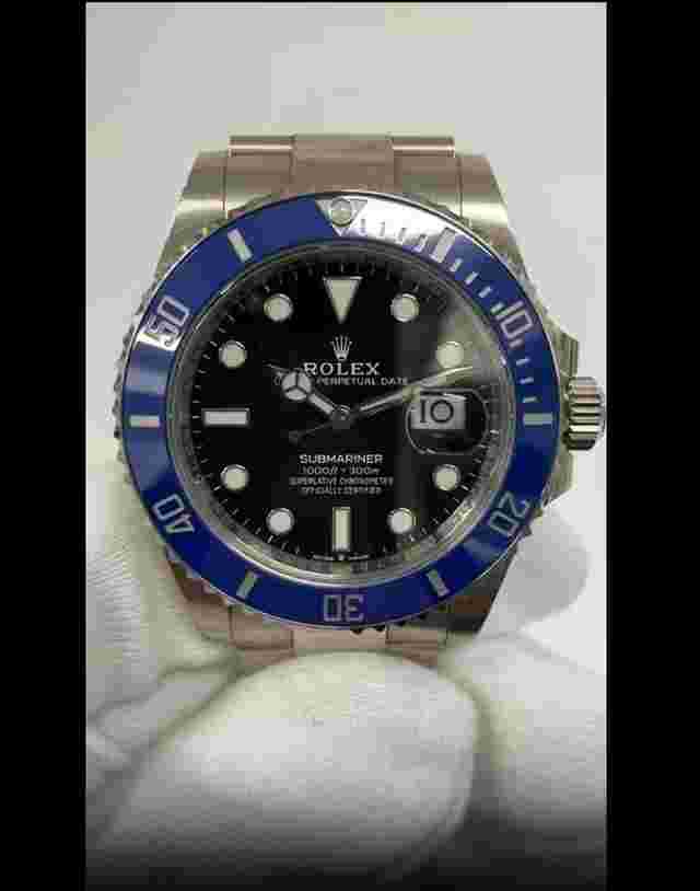 Rolex Submariner Date
                           
                                 41mm White Gold - Fluted Bezel - Black Dial - Oyster Bracelet 126619LB