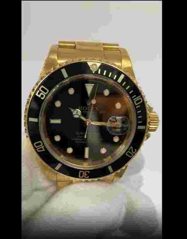 Rolex Submariner Date
                           
                                 40mm Yellow Gold - Fluted Bezel - Black Dial - Oyster Bracelet 16618LN