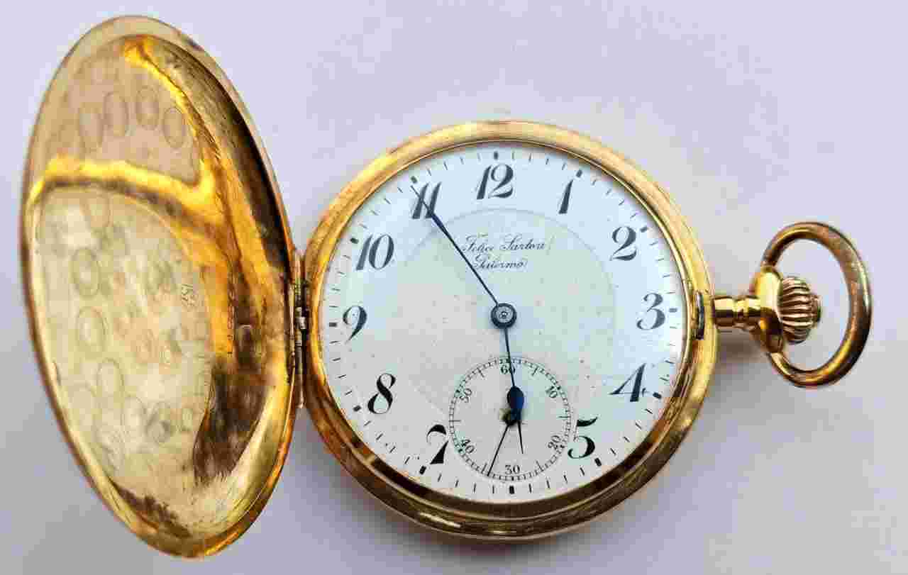 Universal Watch Extra Half Chronometer Medaille D'or Milan Pocket Watch A WW2 hero's ultracentenarian watch a collector cannot miss 