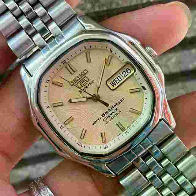Seiko Superior
                           
                                 RARE Seiko 5 Superior SKZ035 Square Whirlpool Ivory Dial Automatic Vintage Watch