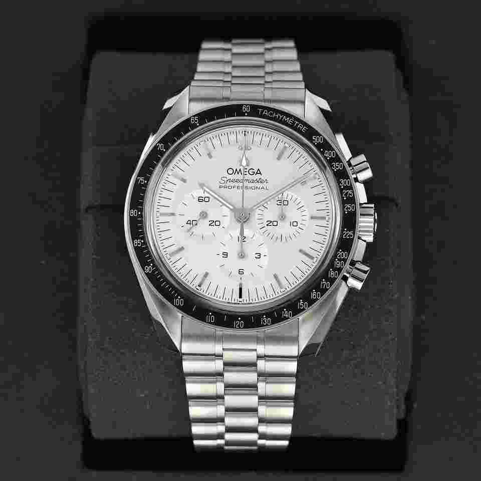Omega Speedmaster Professional Moonwatch
42mm 310.60.42.50.02.001