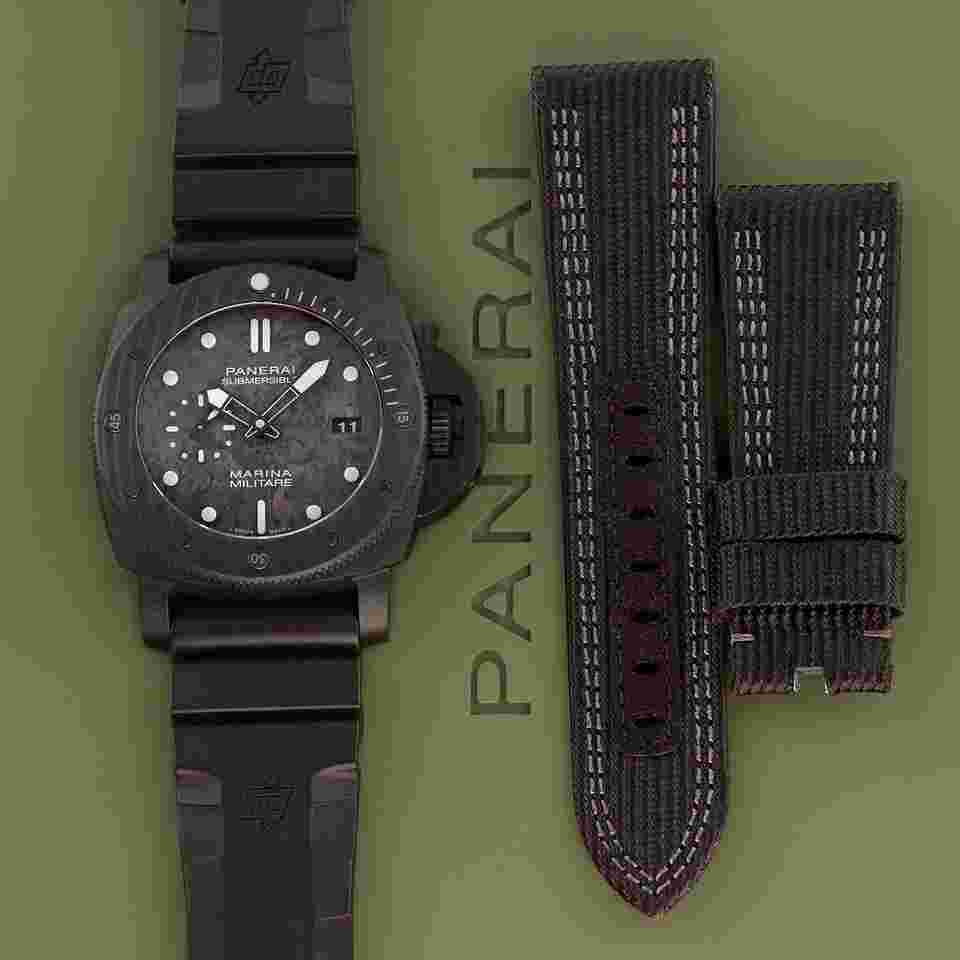 Panerai Submersible
Marina Militare Carbotech 47mm pam00979