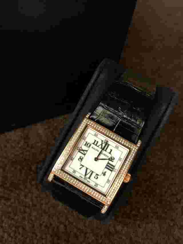Ralph Lauren DIAMANT OR ROSE Vends Montre Ralph Lauren neuve Or Rose Diamants