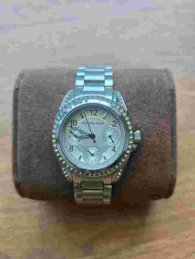 Mickael Kors MK5612 Michael Kors Blair MK5612 – 33mm – Aço – Cristais Swarovski