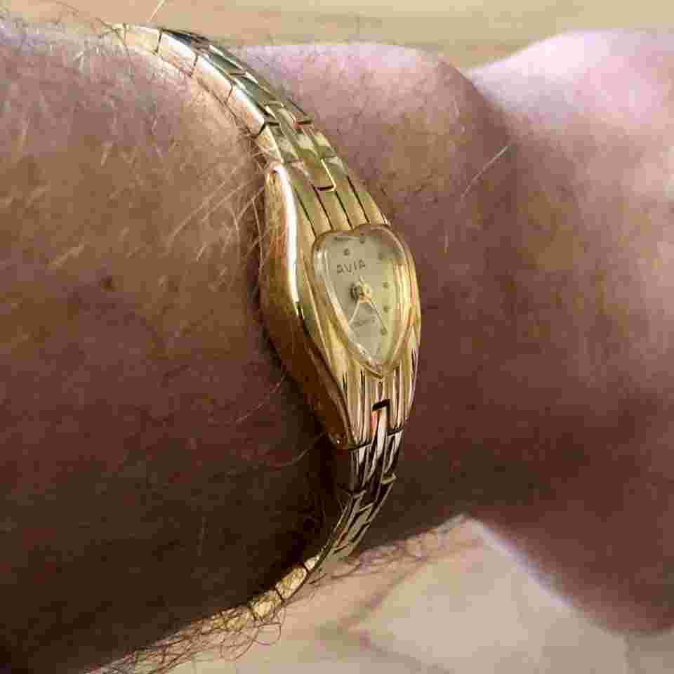 Avia - JAPAN quartz / FULL GOLD pl / HEART dial / OLD SCHOOL lady watch / BAUHAUS style / EXTRA RARE vintage 1980s / TOP CONDITION / Keeps GOOD TIME / NEW battery CHAMPAGNE dial 