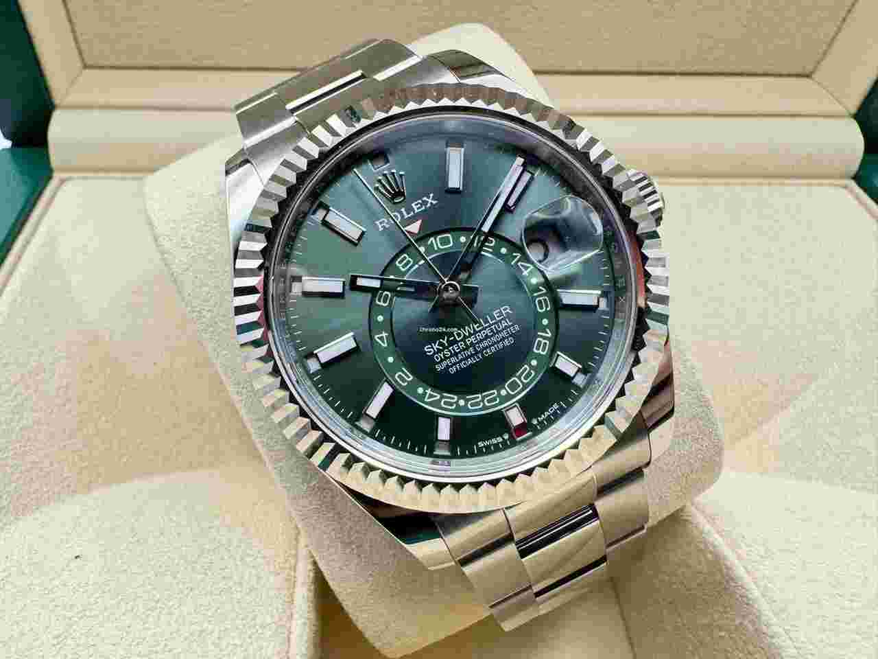 Rolex SkyDweller Green Mint Oyster Sky-Dweller