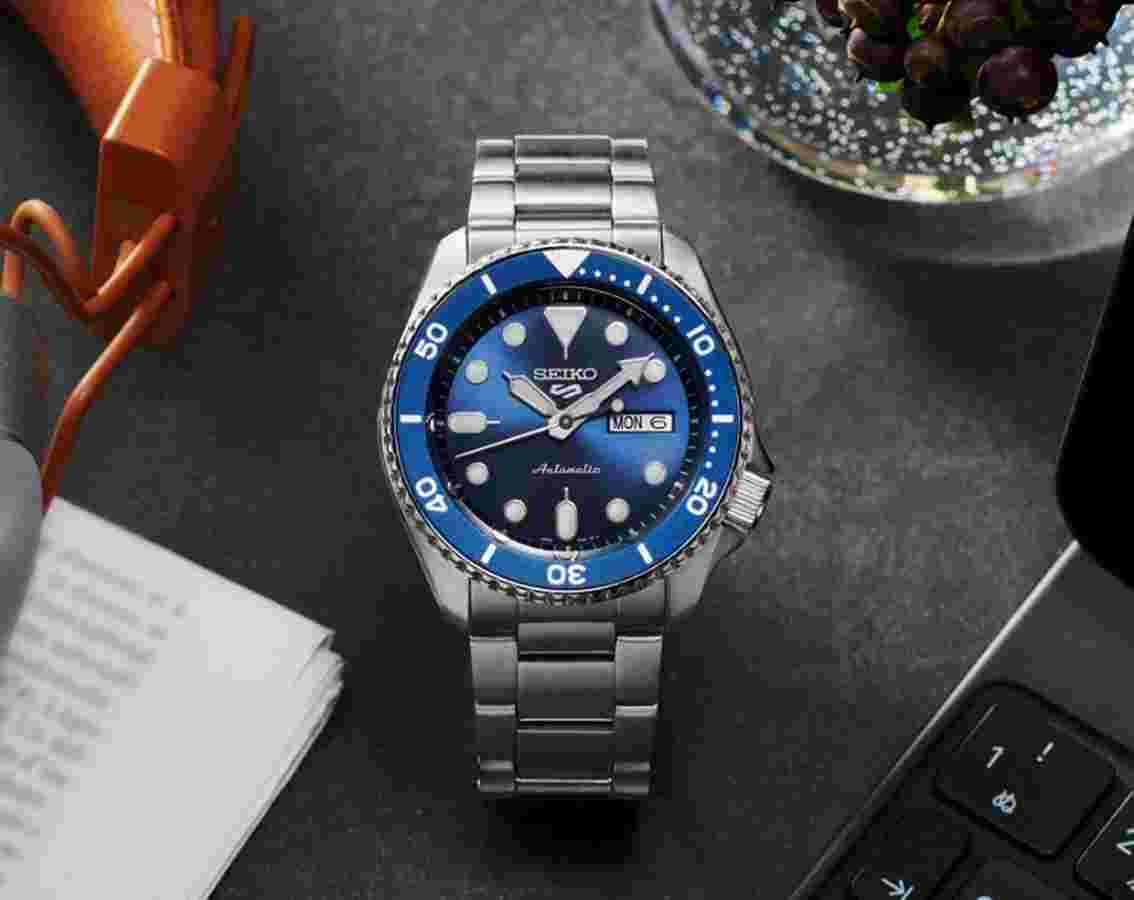 Seiko 5 Sports SRPD51K1 Blue Dial Stainless Steel Men's Watch 42.5mm Full Set