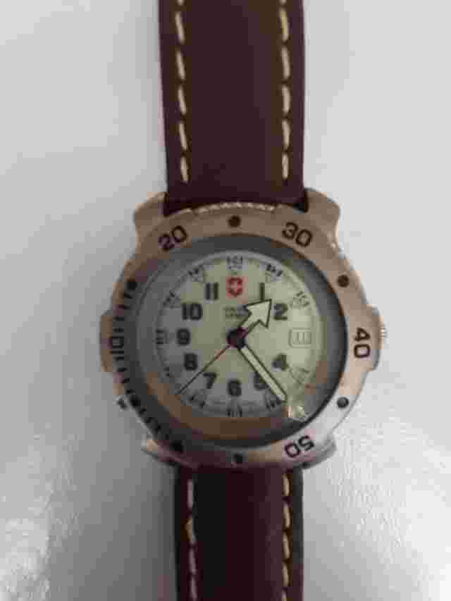 Swiss Army brand Swiss made Water resistant 100Ft náramkové hodinky/wrist watches. Nepoužívané/never used. 