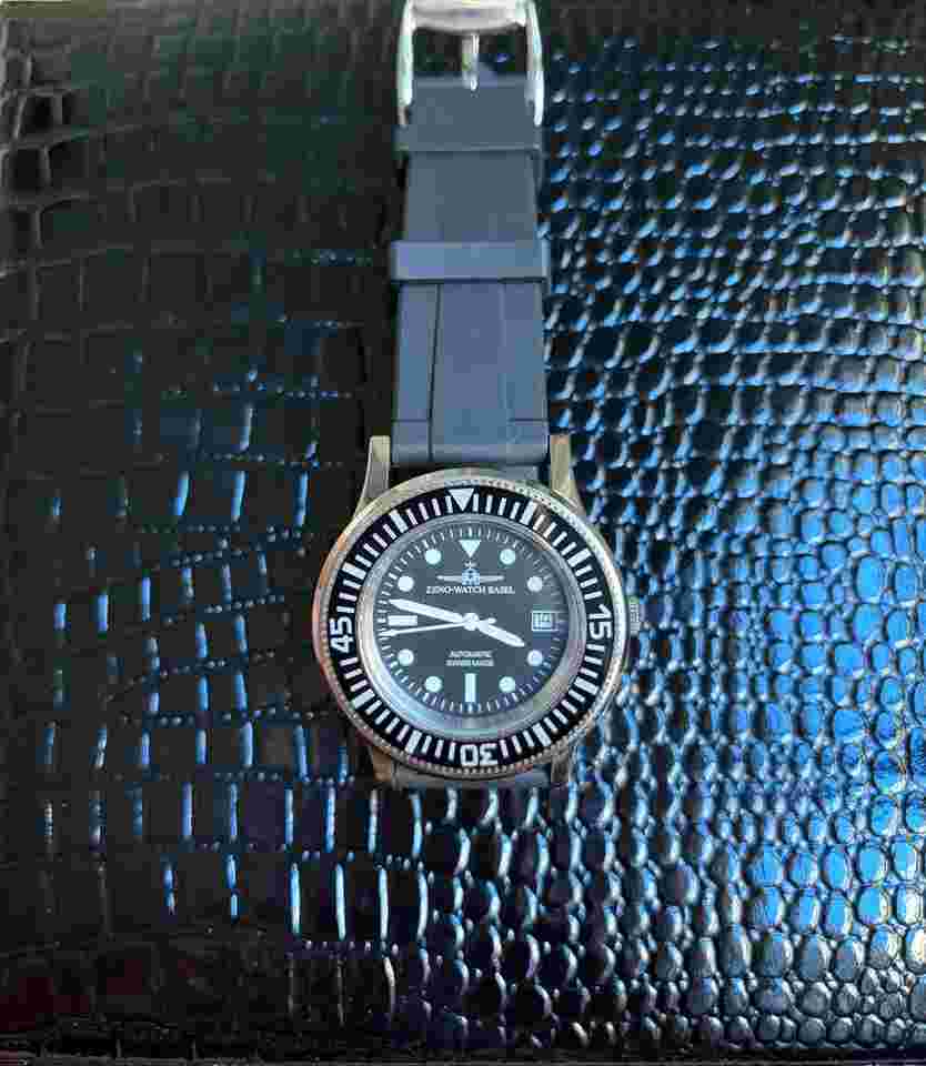 Zeno-Watch Basel Chronographe Zeno watch basel Réedition série limitée des annees 70