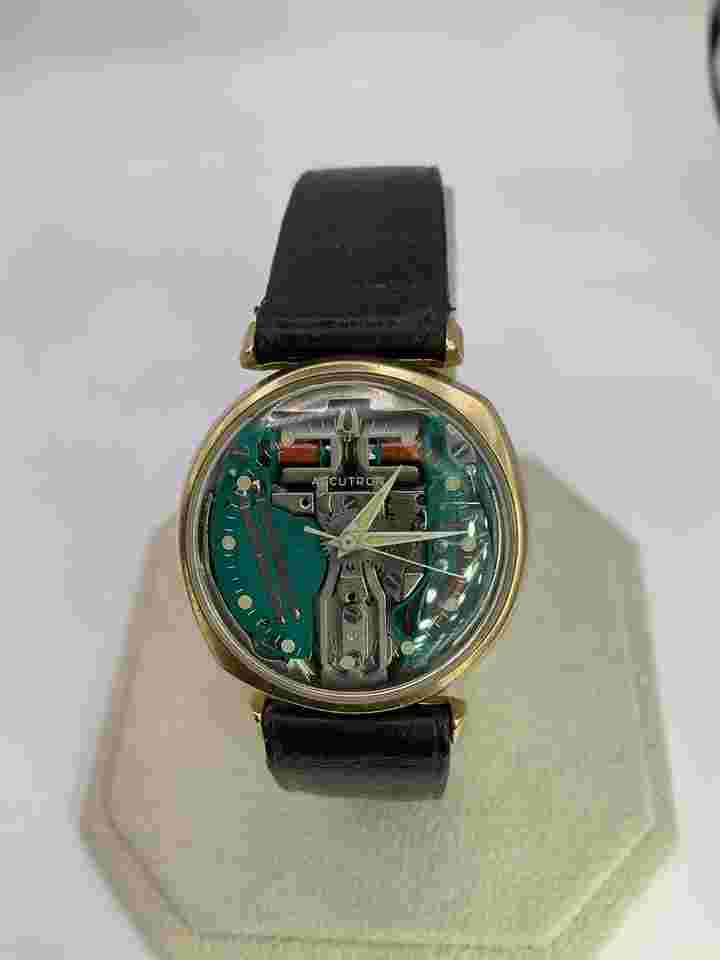 Bulova Accutron E00175 Accutron 1965 Vintage 14K Solid Gold Asymmetrical Spaceview 